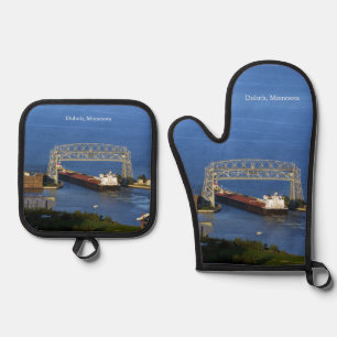 American Integrity departing Duluth, MN Oven Mitt & Pot Holder Set