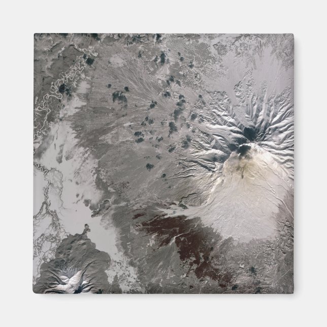 An ash rich plume rises magnet (Front)