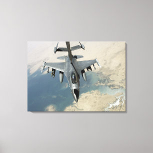 An F-16 Fighting Falcon refuels Canvas Print