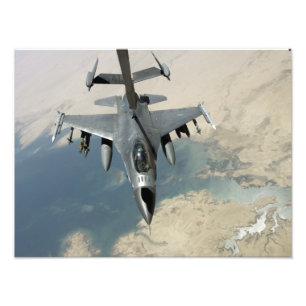 An F-16 Fighting Falcon refuels Photo Print