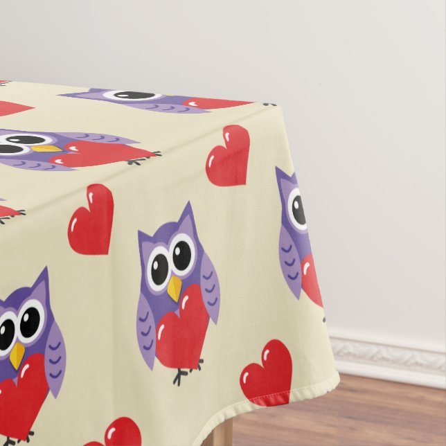 An Owly Love Pattern Tablecloth (In Situ)