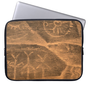 ancient design on the cave wall. history of antiqu laptop sleeve