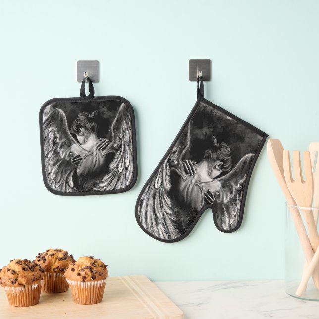 Angel Girl Art Oven Mitt & Pot Holder Set (Insitu(Hanging))