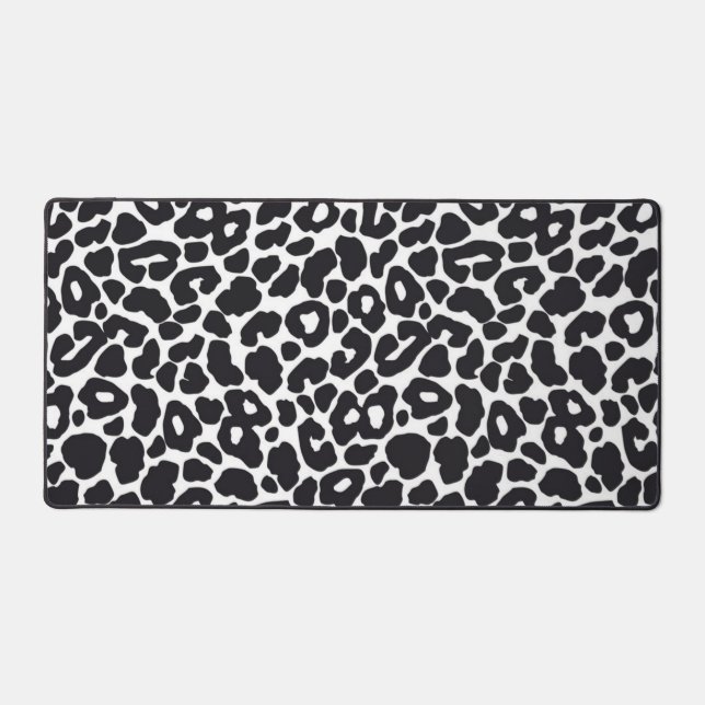 Animal print pattern desk mat (Front)