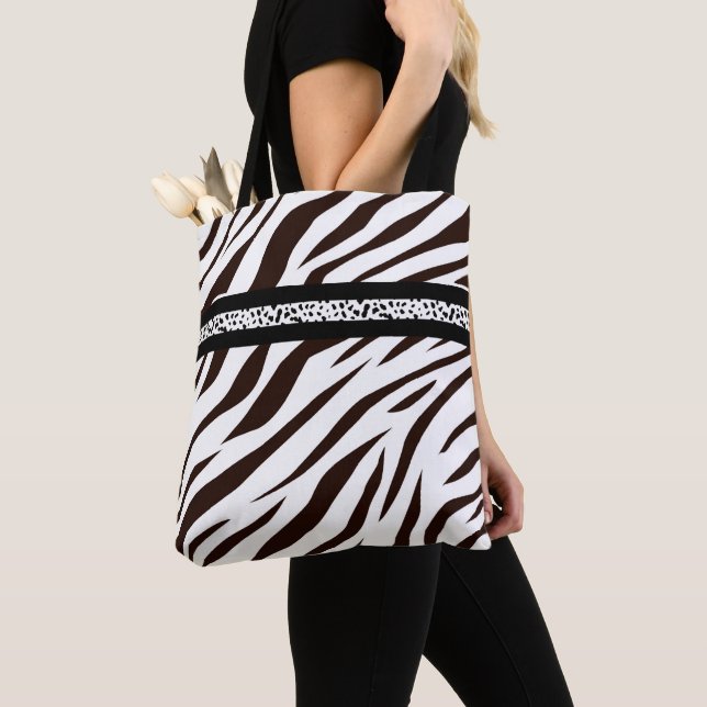 Animal print zebra black and white bag market (Close Up)