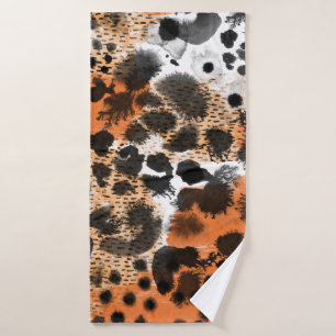 Animal skin: creative leopard pattern. bath towel