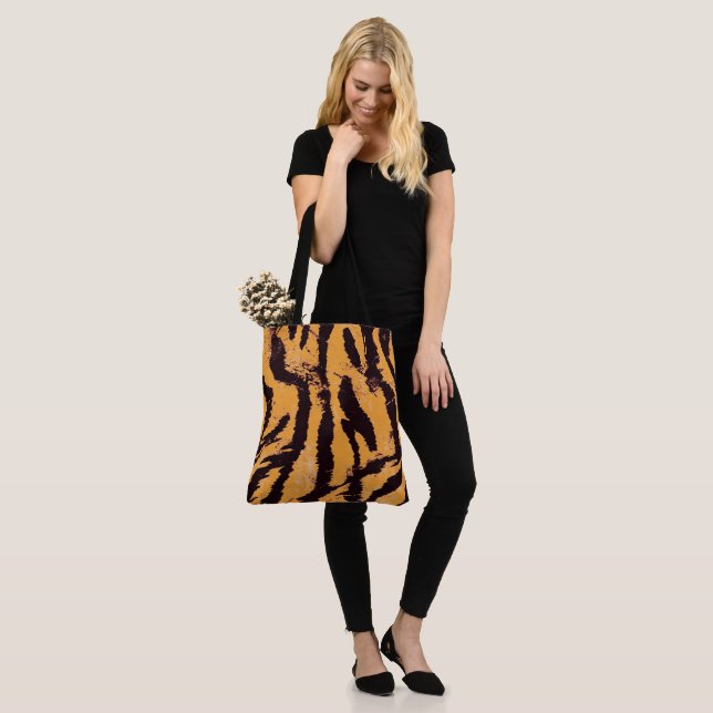 animalier fashion tote bag (On Model)