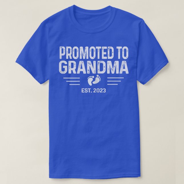 Announcement of pregnancy  Promoted to Grandma Est T-Shirt (Design Front)