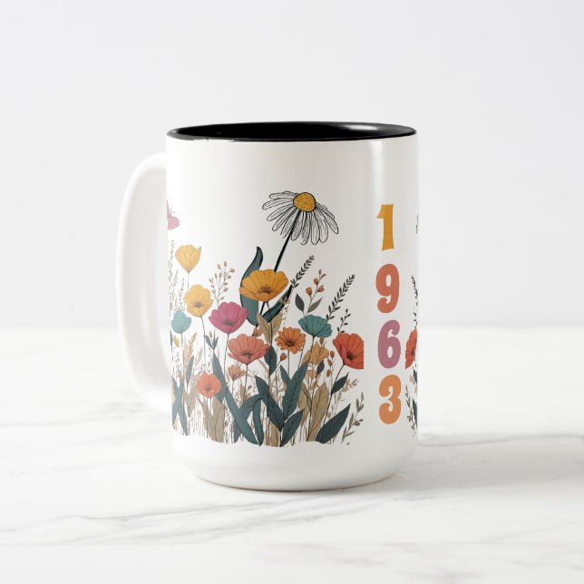 Año de nacimiento de las mujeres de flores silvest Two-Tone coffee mug (Front Left)