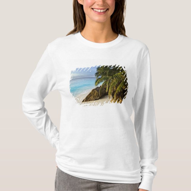 Ansi Victorin Beach T-Shirt (Front)