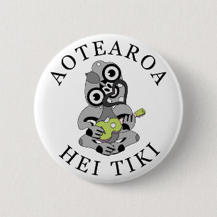 Aotearoa Hei Tiki with green ukulele 6 Cm Round Badge
