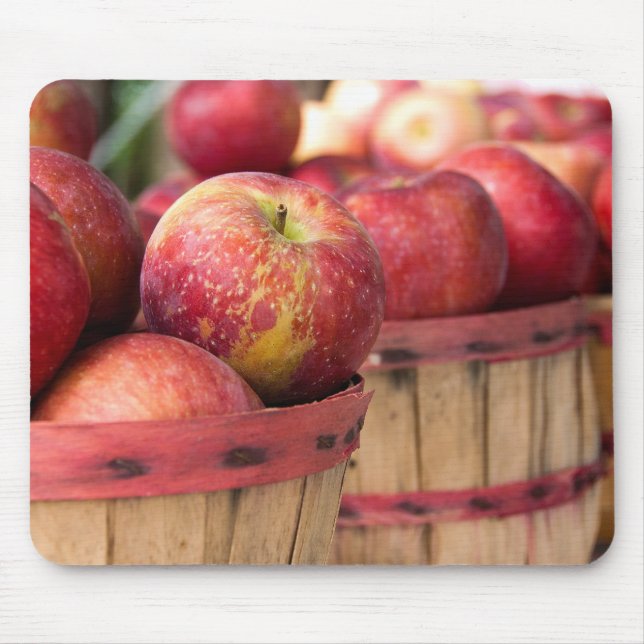 apples in bushel basket mouse mat (Front)