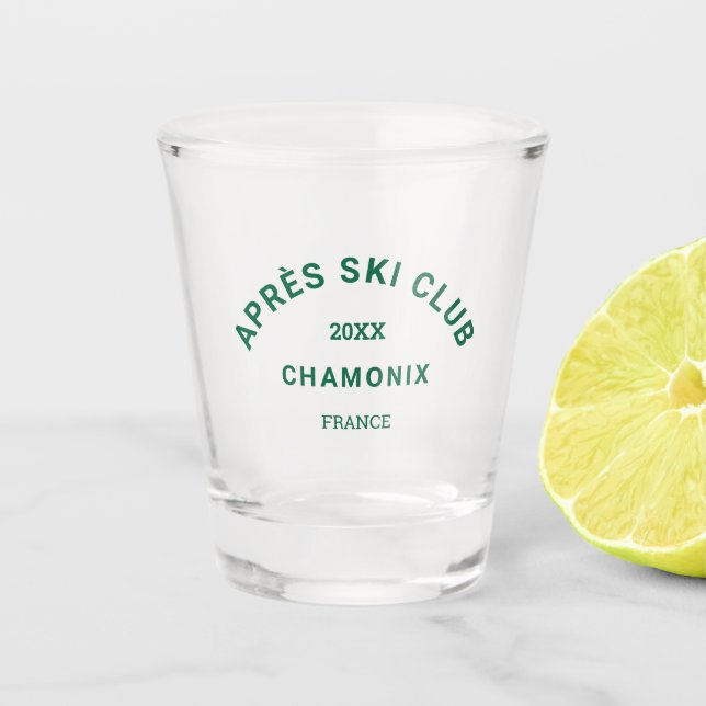 Après Ski Club Winter Green Ski Resort Crest Shot Glass (Front)