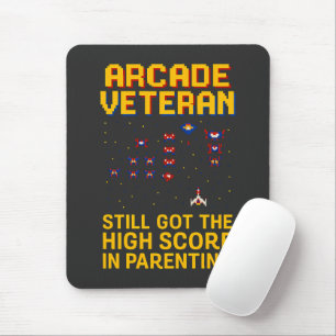 Arcade Dad Pixel Art – Retro Gamer T-Shirt Mouse Mat