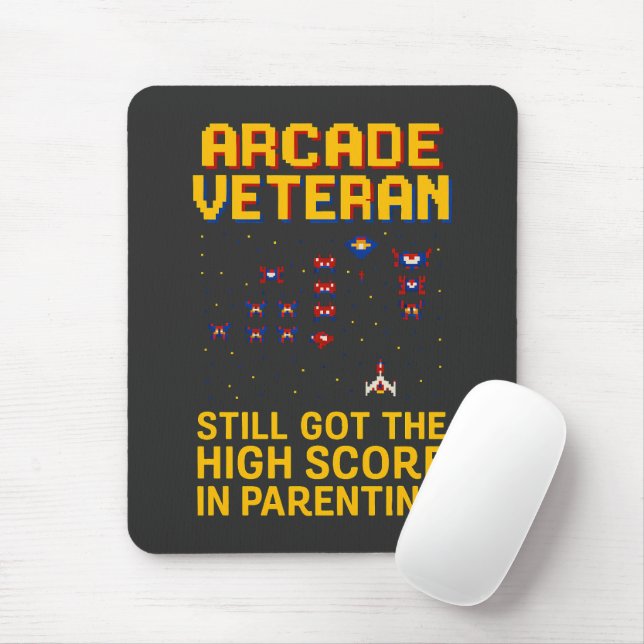 Arcade Dad Pixel Art – Retro Gamer T-Shirt Mouse Mat (With Mouse)