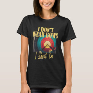 Archery Mom Target  I Don t Wear Bows I Shoot Them T-Shirt