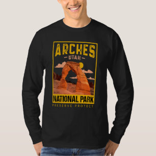 Arches National Park Nature Hiking Fan T-Shirt