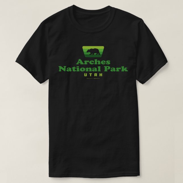Arches National Park Retro Badge Bear Green T-Shirt (Design Front)