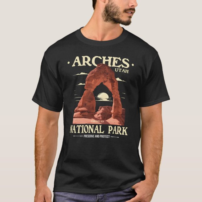 Arches National Park Retro Hiking Camping friends T-Shirt (Front)