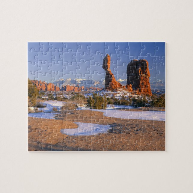 ARCHES NATIONAL PARK, UTAH. USA. Balanced Rock Jigsaw Puzzle (Horizontal)