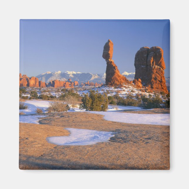 ARCHES NATIONAL PARK, UTAH. USA. Balanced Rock Magnet (Front)