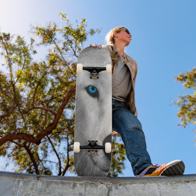 Arctic Wolf Skateboard (Outdoor 1)
