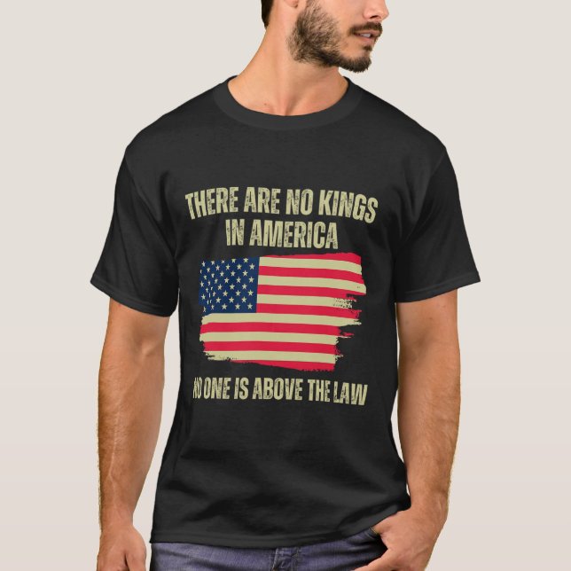 Are No Kings In America Us American Flag Trump 202 T-Shirt (Front)