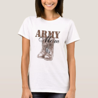 Army Mum Combat Boots N Dog Tags (Desert Camo) T-Shirt