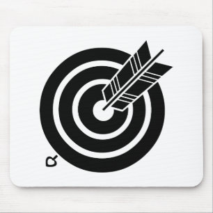 Arrow hit a round target mouse mat