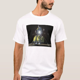 Artist rendition of a new spaceship to the moon 3 T-Shirt