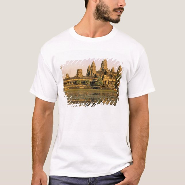 Asia, Cambodia, Siem Reap. Angkor Wat. T-Shirt (Front)