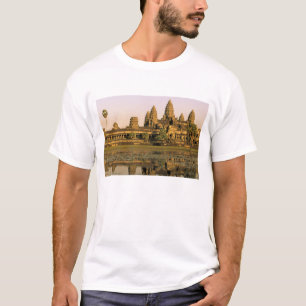 Asia, Cambodia, Siem Reap. Angkor Wat. T-Shirt