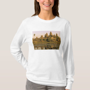 Asia, Cambodia, Siem Reap. Angkor Wat. T-Shirt