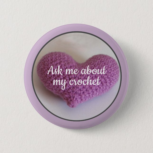 "Ask me about crochet" with Purple Crocheted Heart 6 Cm Round Badge (Front)