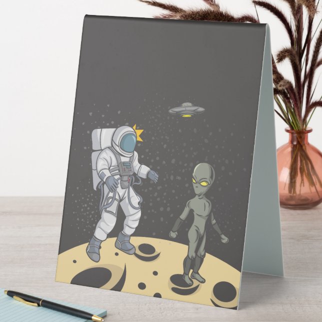 Astronaut and alien    (In SItu (Table))