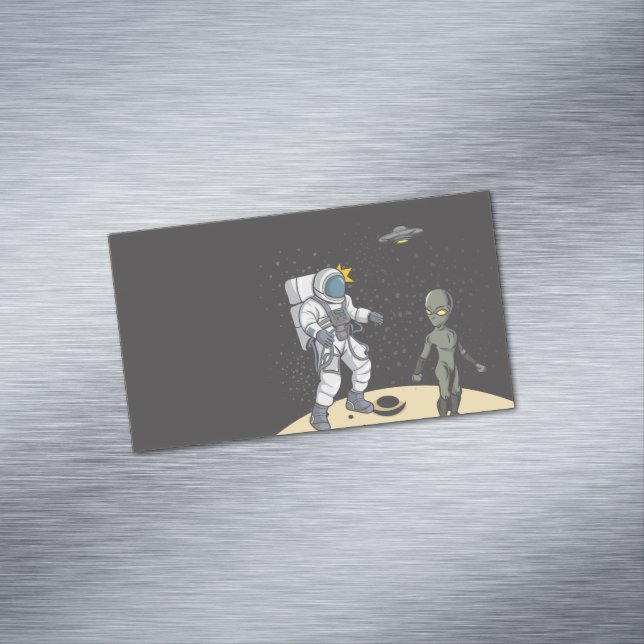 Astronaut and alien    	Magnetic business card (In Situ)