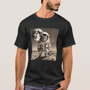 Astronaut Cat in Space On the Moon Funny Cat Lover T-Shirt
