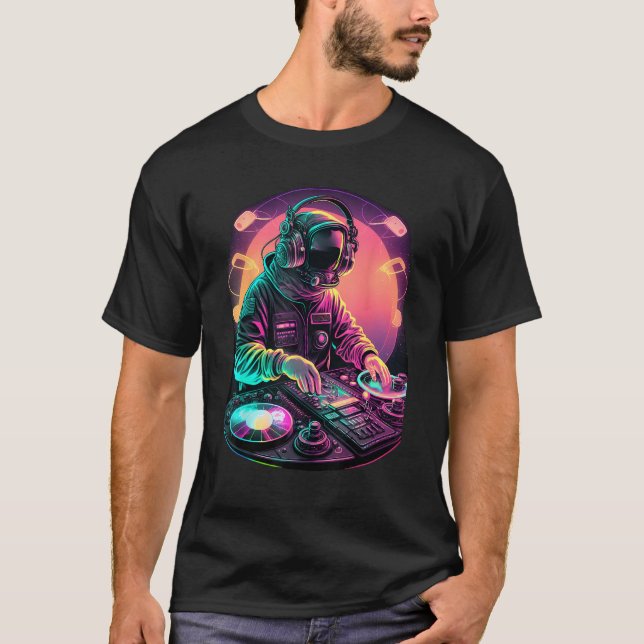 Astronaut DJ, DJing in Space, EDM cool Graphic T-Shirt (Front)