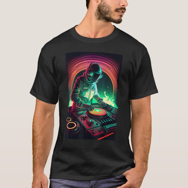 Astronaut DJ DJing in Space EDM cool Graphic Vapou T-Shirt (Front)