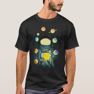 Astronaut juggling planets art stars and space T-Shirt