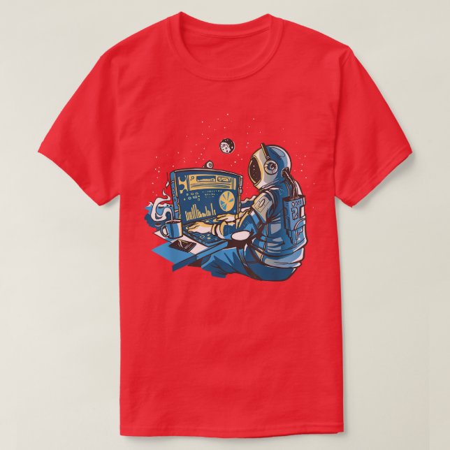 Astronaut On Computer In Outer Space Space Suit La T-Shirt (Design Front)