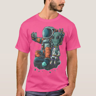 Astronaut Roswell Alien Slefie Funny Graphic T-Shirt