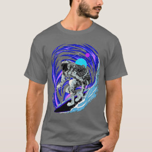 Astronaut Surfing in Outer Space Surfer Surfboarde T-Shirt
