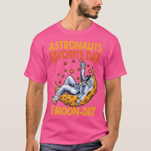 Astronauts' Favourite Day Is Moon-day - Funny Joke T-Shirt