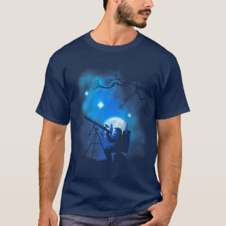 Astronomer astronaut with telescope  T-Shirt