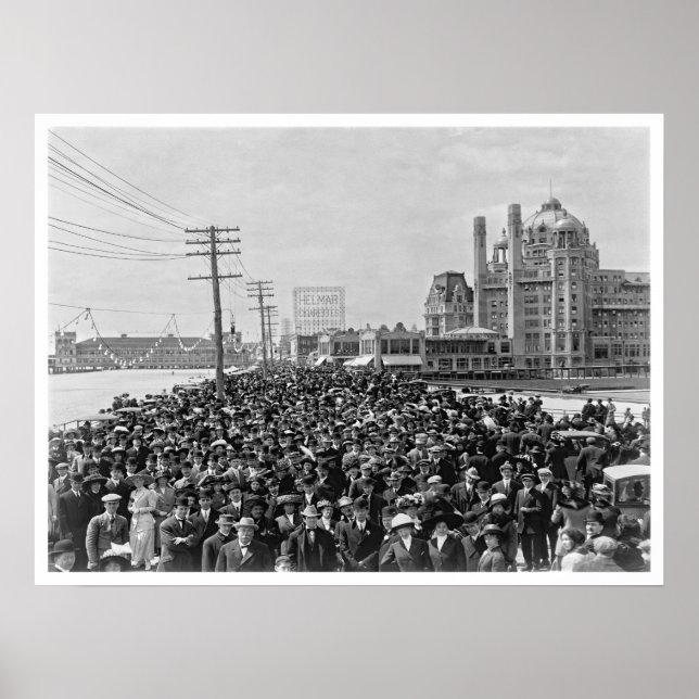 Atlantic City Boardwalk crowd 1911 Poster (Front)