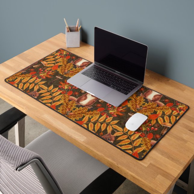Autumn squirrel on dark brown desk mat (Office 2)