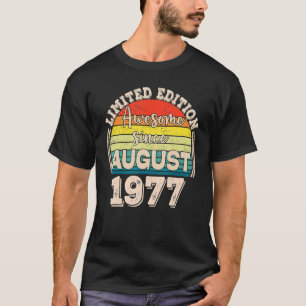 Awesome Since August 1977 Born in August Dad Mum B T-Shirt