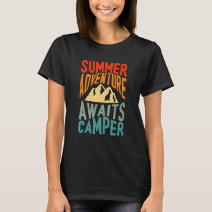 Awesome Summer Adventure Awaits Camper Camping Des T-Shirt