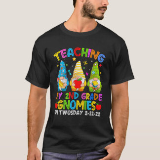 Awesome Teaching My 2Nd Grade Gnomies On Twosday 2 T-Shirt